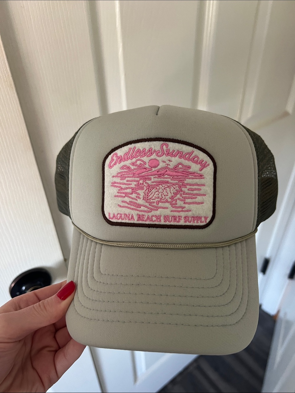 NWOT Antro Endless Sunday Laguna Beach Surf Patch Trucker Hat -Light Gray & Pink